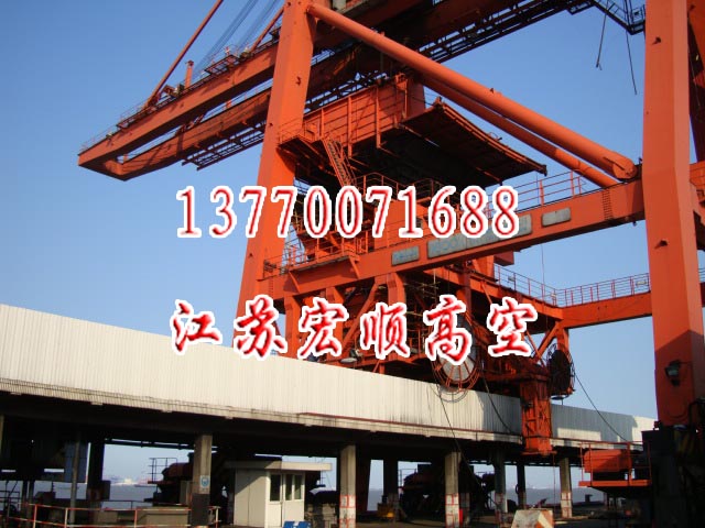 烟囱清洗翻新美化，涂刷航标色环写字绘画